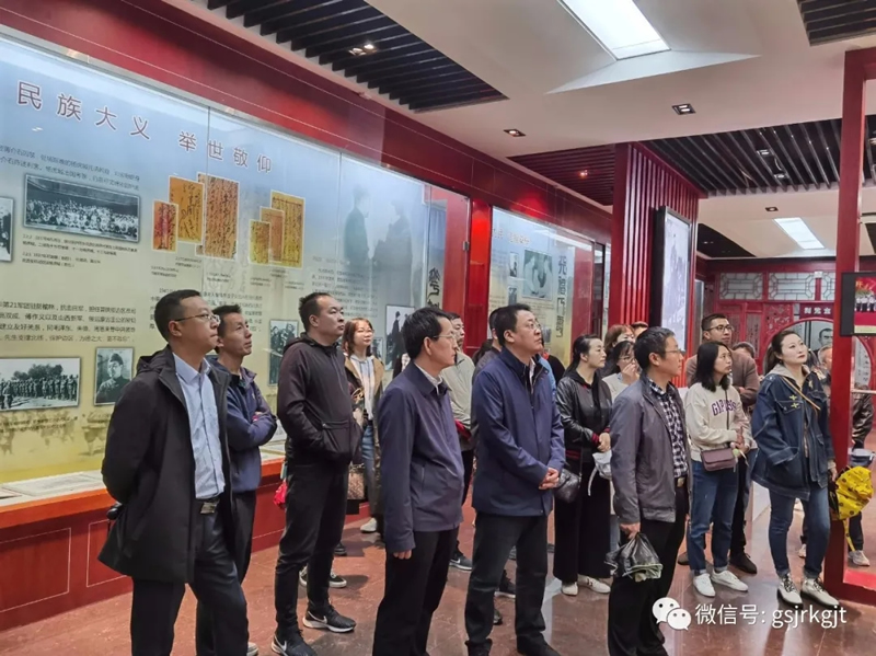 天水市政府金融辦、甘肅金控天水擔(dān)保公司、天水卓雅服飾公司黨支部聯(lián)合舉行主題黨日活動(dòng)
